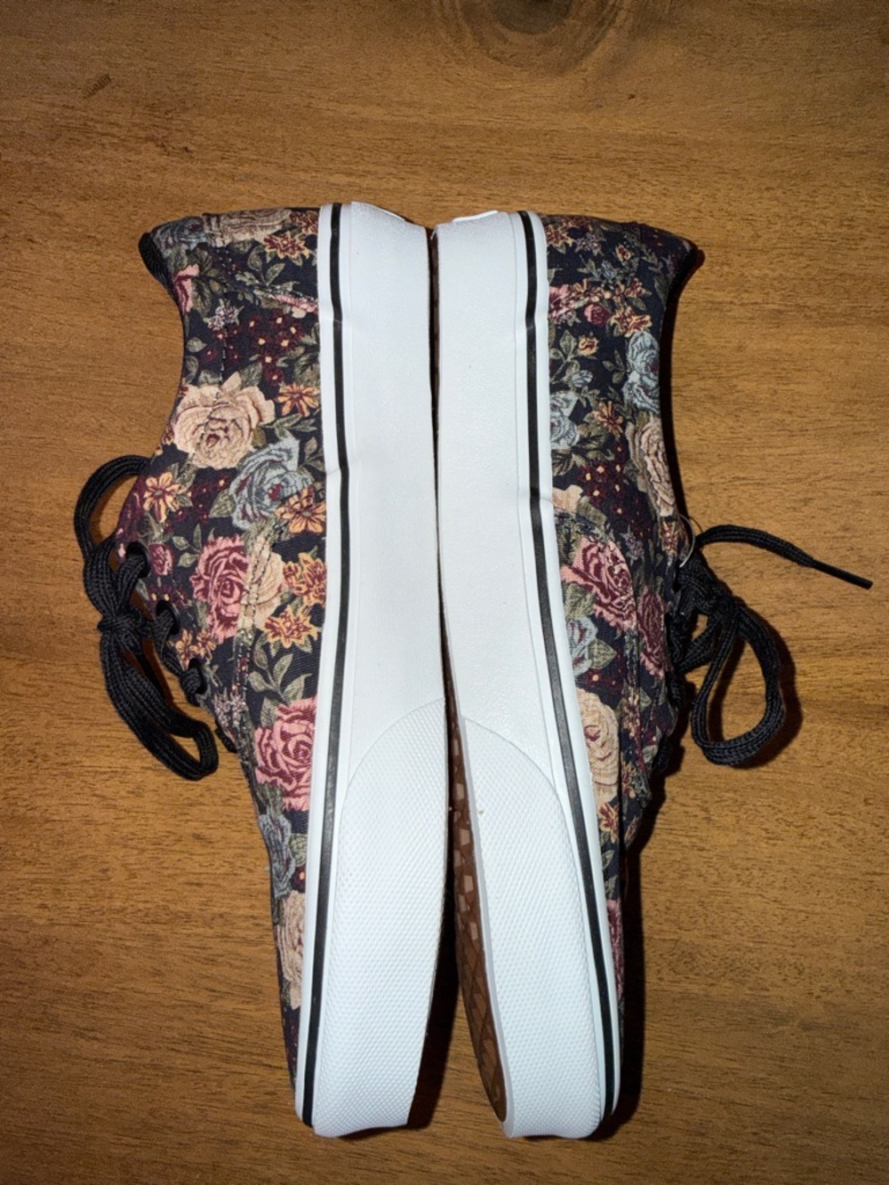Vans Floral Low-Top Sneakers in Black, Burgundy, Cream - Picture 2 of 9